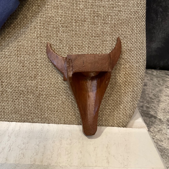 Vintage Wood Hand Carved Long Horn Cow Scarf Holder - Picture 3 of 3